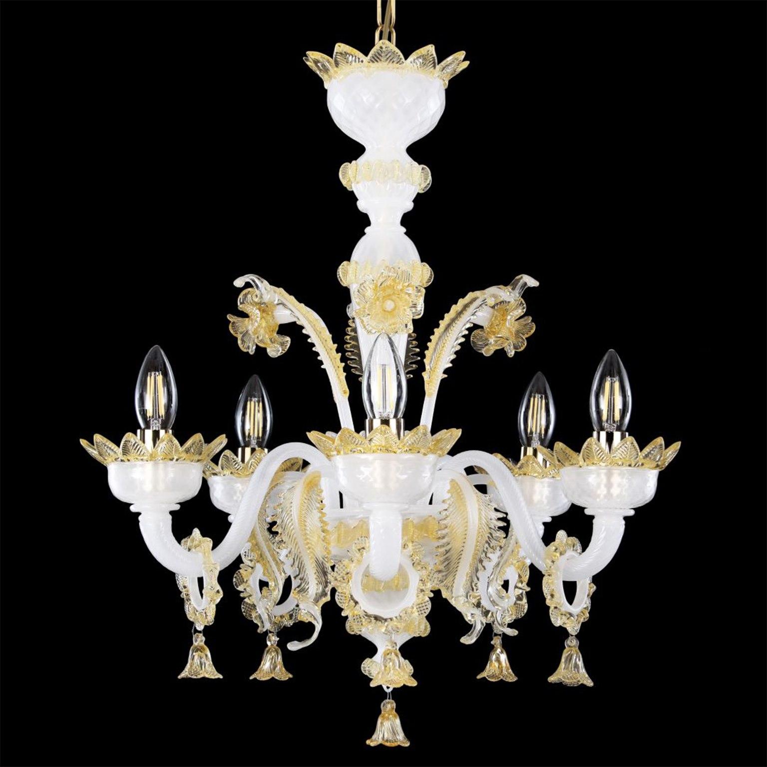 Classic Chandelier 5 Arms white silk Murano Glass details amber by Multiforme.
The classic Murano glass chandelier, as it is in the collective imagination. As many other chandeliers in our collections, V-Classic 800 is designed with attention to
