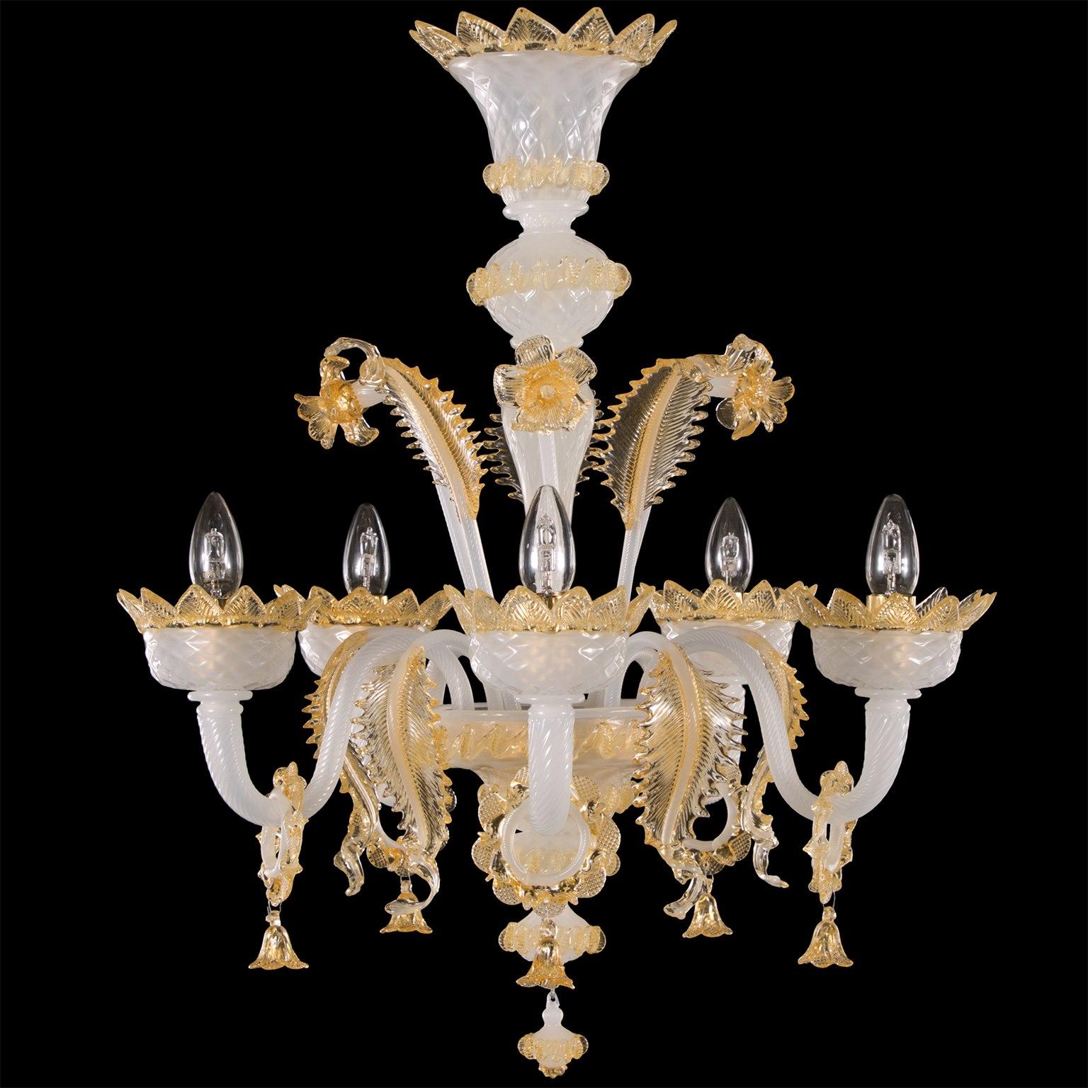 Classic Chandelier 5 Arms white silk Murano Glass details amber by Multiforme.
The classic Murano glass chandelier, as it is in the collective imagination. As many other chandeliers in our collections, V-Classic 800 is designed with attention to