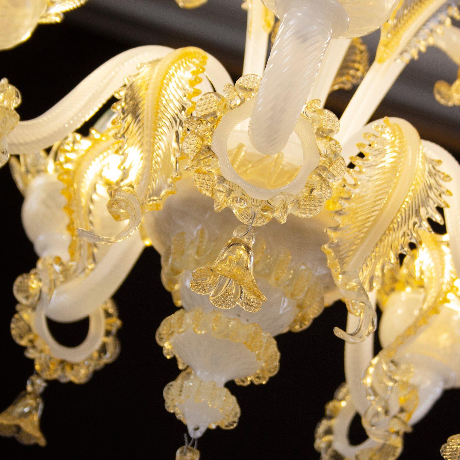 Classic Chandelier 5 Arms White Silk-amber Murano Glass by Multiforme in stock For Sale 2