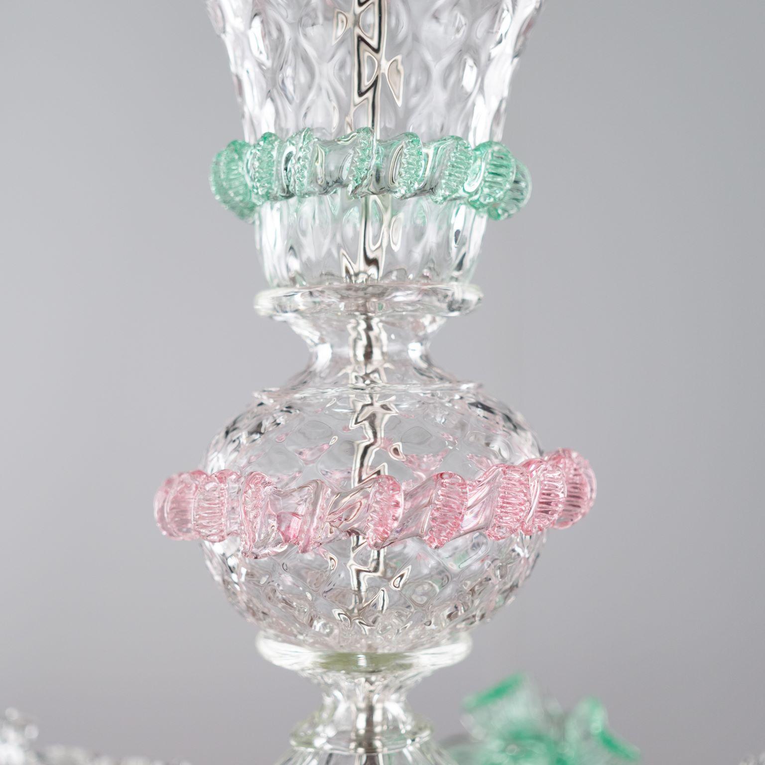 Klassischer 6-Arm-Kronleuchter aus klarem und rosa Muranoglas, grüne Details Multiforme (21. Jahrhundert und zeitgenössisch) im Angebot
