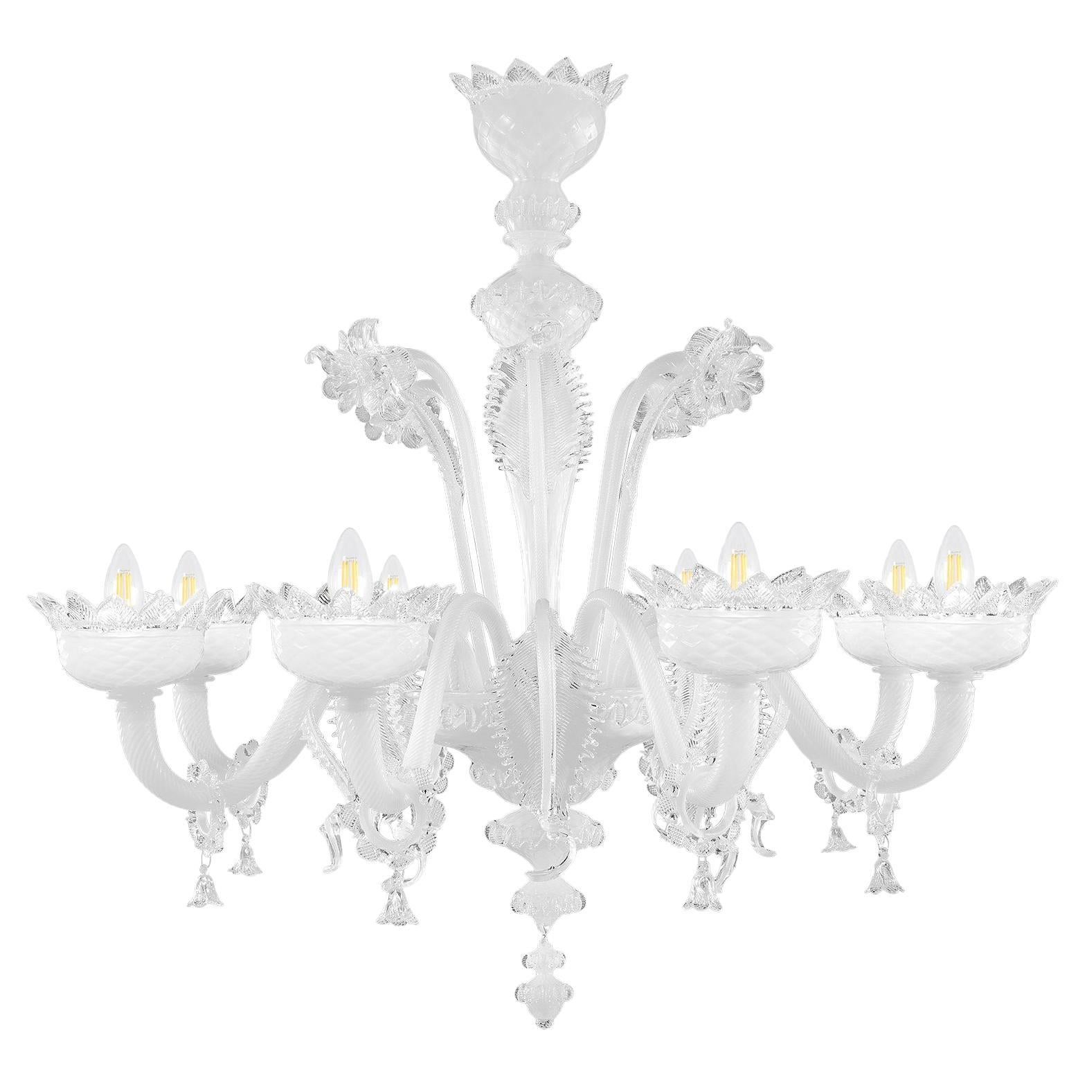 Klassischer 8armiger Kronleuchter aus weißem Seiden-Kristall-Muranoglas von Multiforme, auf Lager