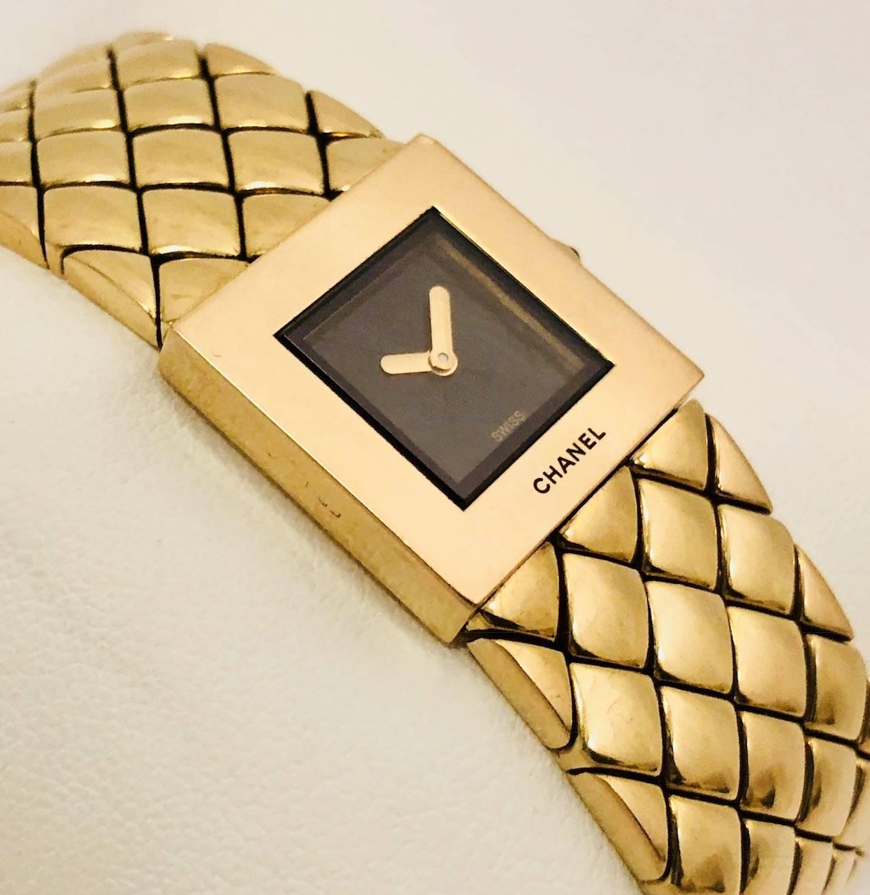 Oh, Coco is way more than tweed suits and stunning handbags!  A piece of fine jewelry, masterfully crafted in 18 karat yellow gold, has the air of Chanel with its distinct quilted bracelet!  The quilted onyx dial with gold hands is so easy to read. 