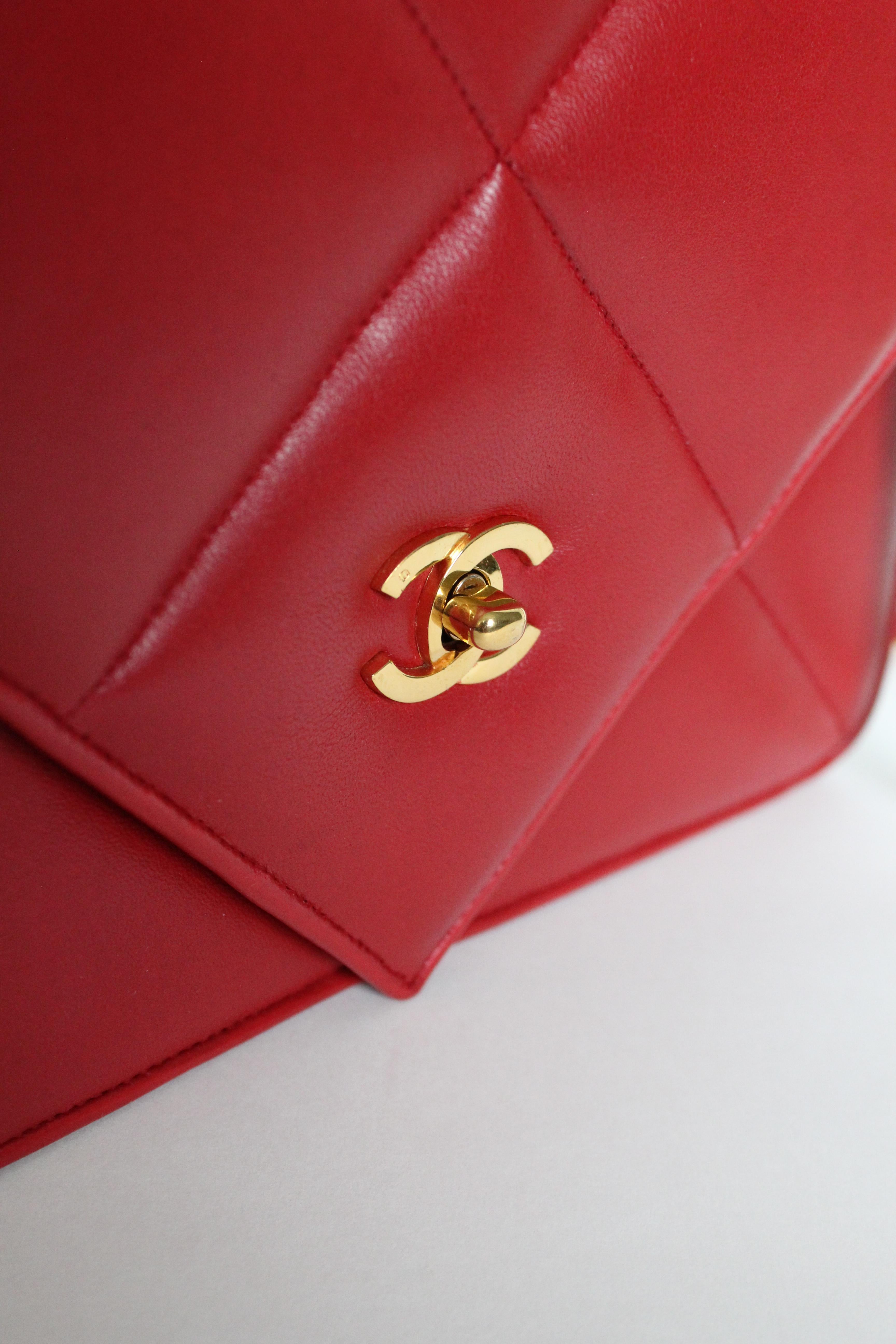 Classic Chanel 19 Vintage Rare 90s Jumbo Lambskin Red Envelope Flap Bag  In Good Condition For Sale In Miami, FL
