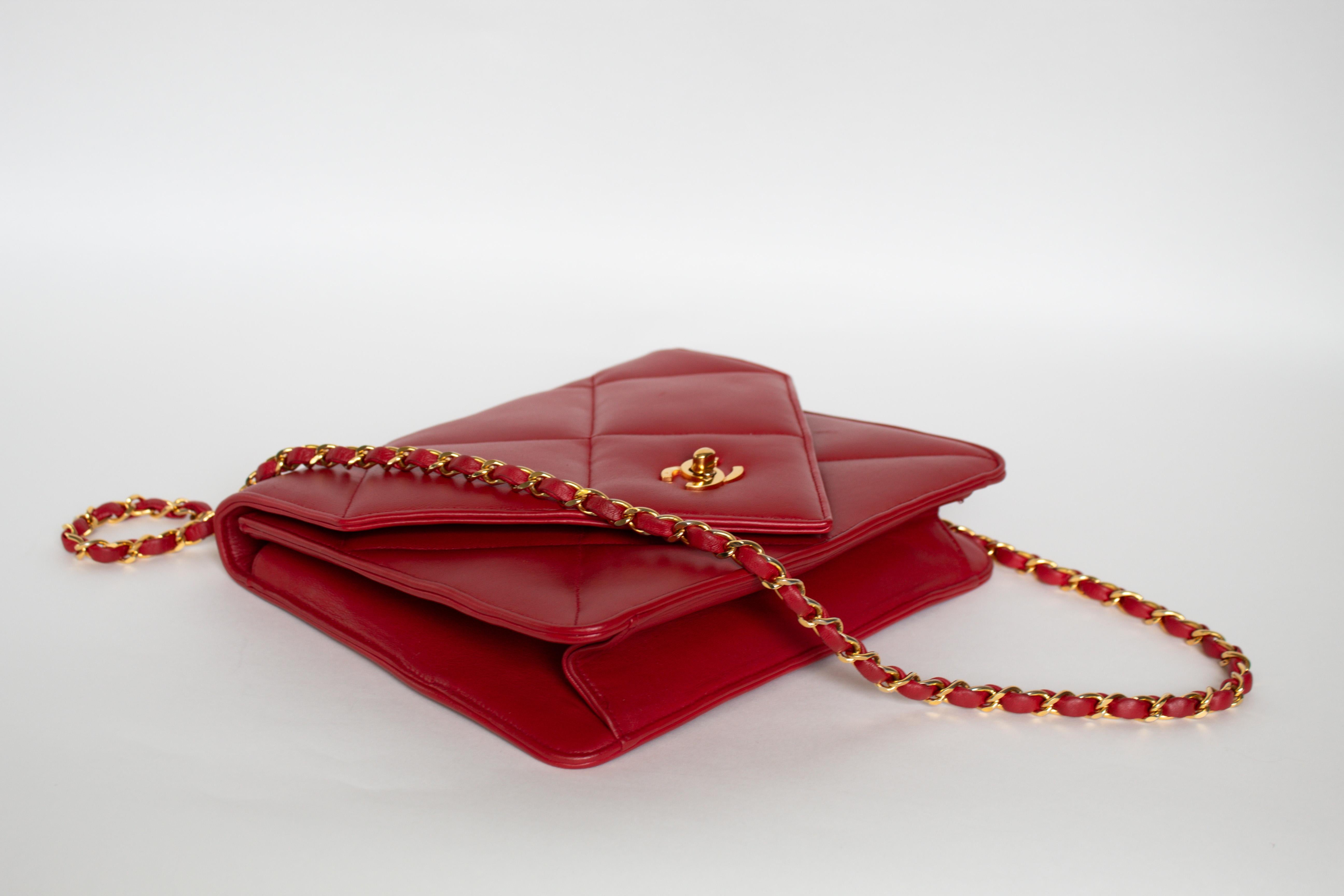 Classic Chanel 19 Vintage Rare 90s Jumbo Lambskin Red Envelope Flap Bag  Unisexe en vente