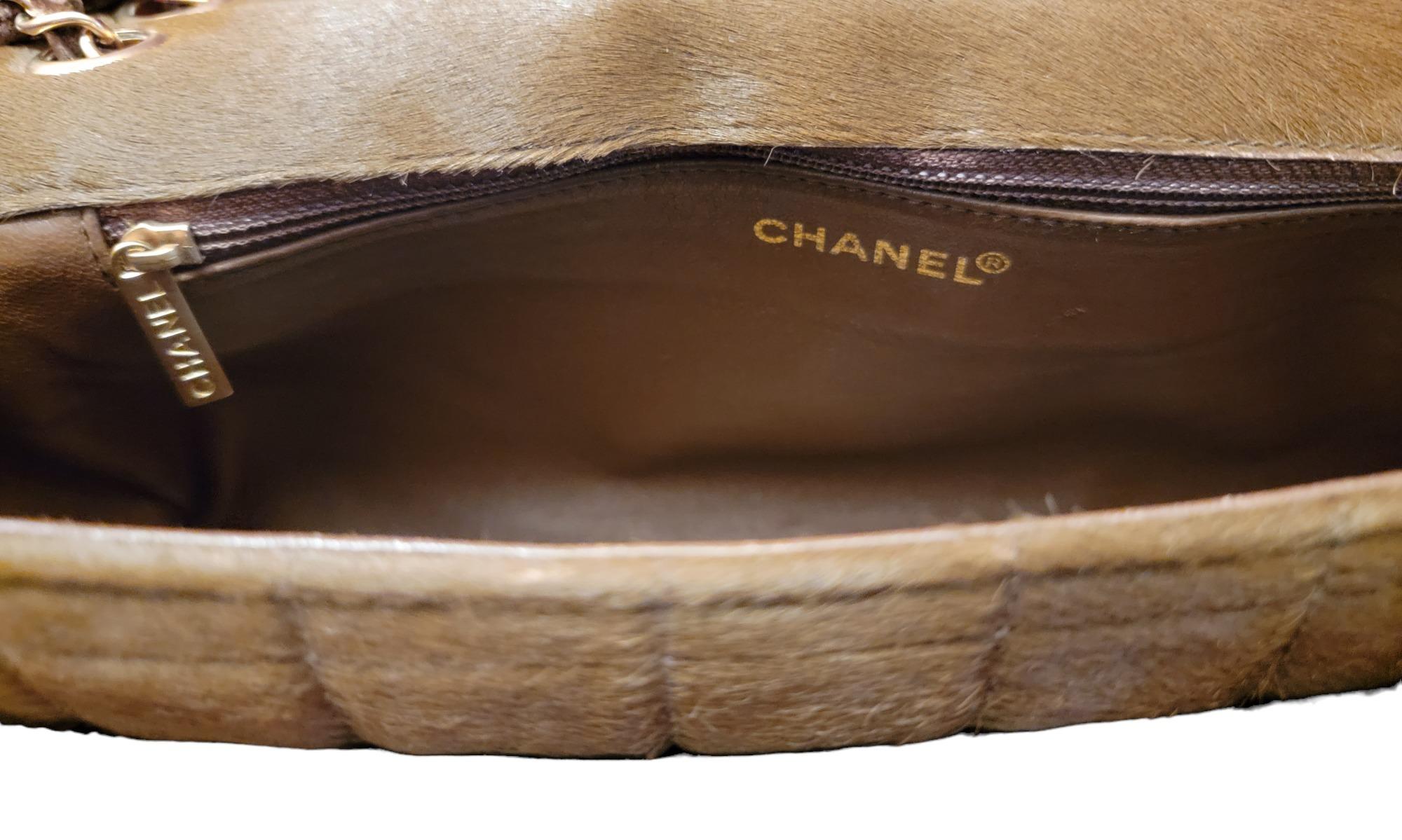 Classic Chanel Brown Brown Gold Hardware Shoulder Bag/ Clutch en vente 2