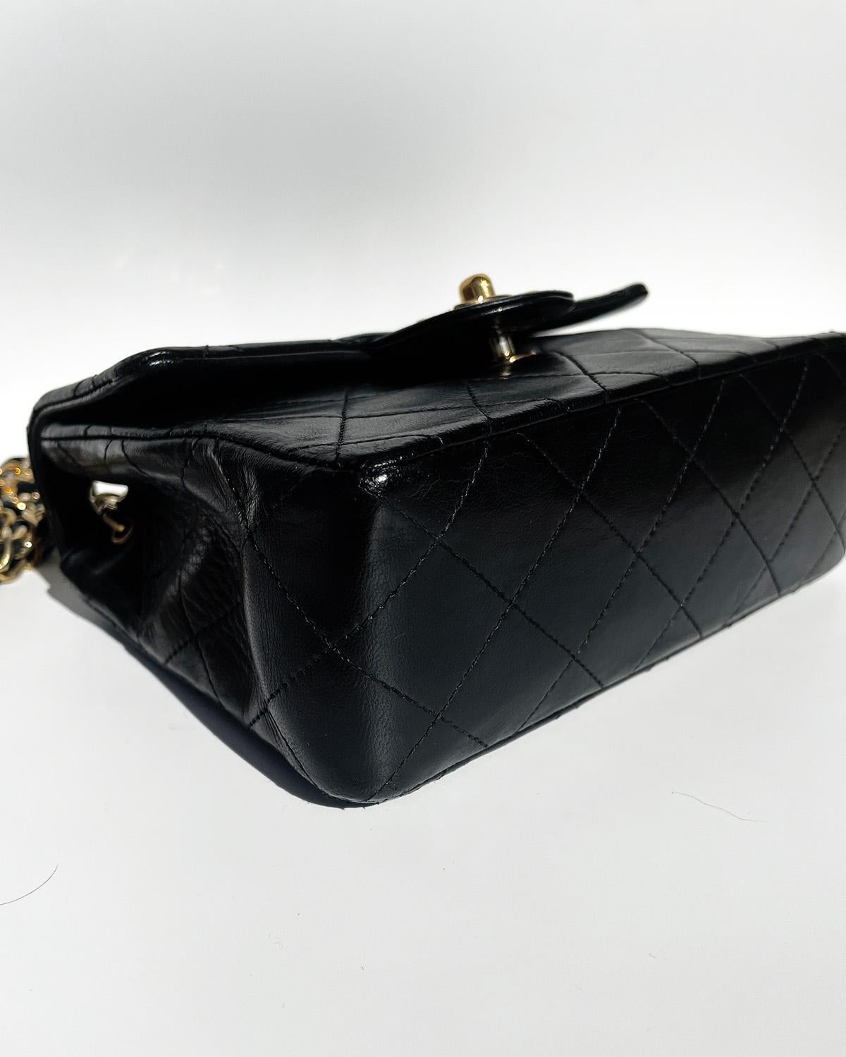 Classic Chanel Mini Timeless Handtasche aus schwarzem, gestepptem Leder im Angebot 6