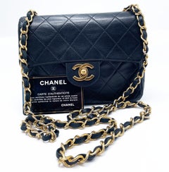 Sac à main Classic Chanel Mini Timeless en cuir matelassé noir