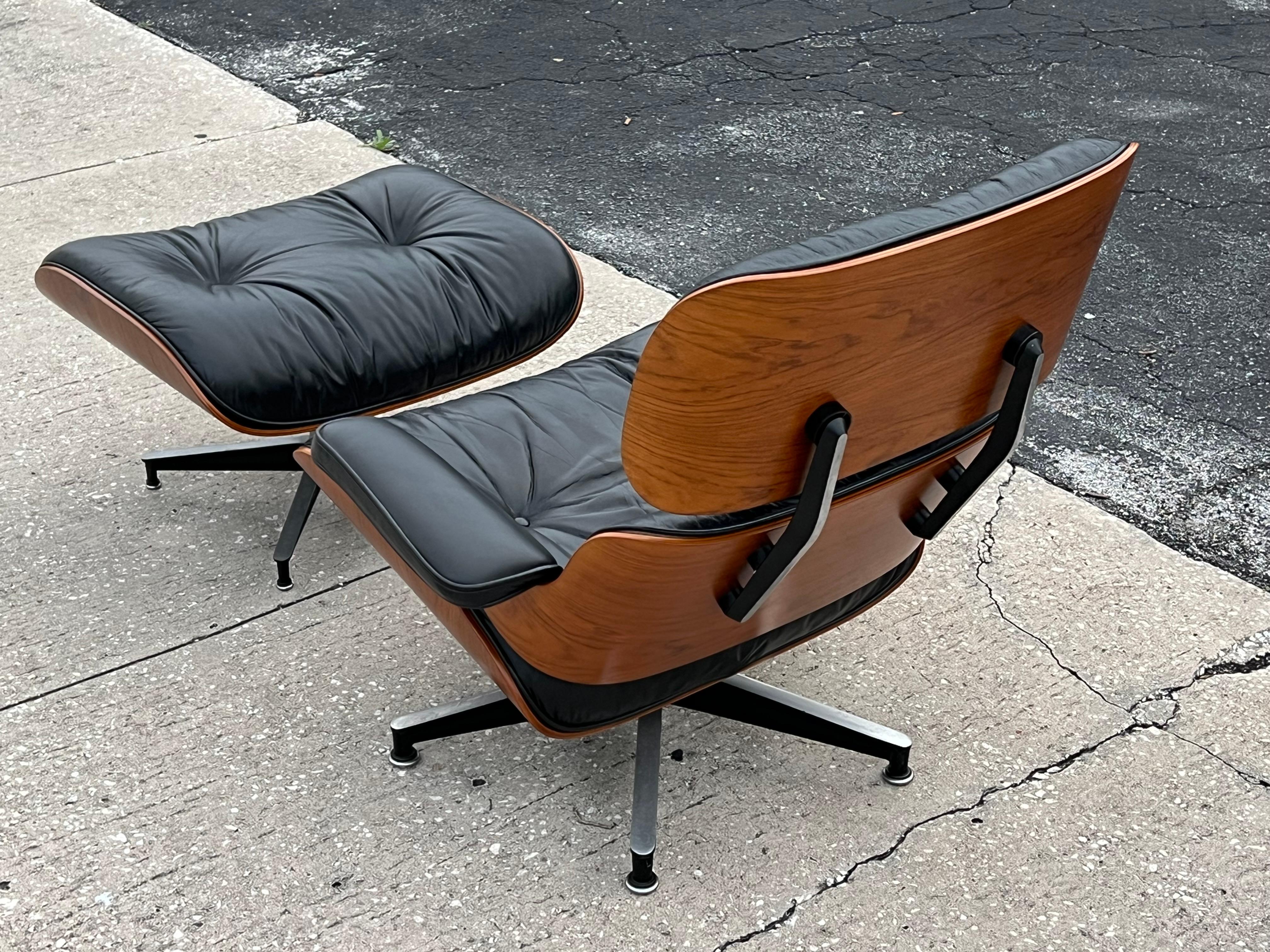 Mid-Century Modern Classic Charles Eames Herman Miller Lounge Chair Black Leather