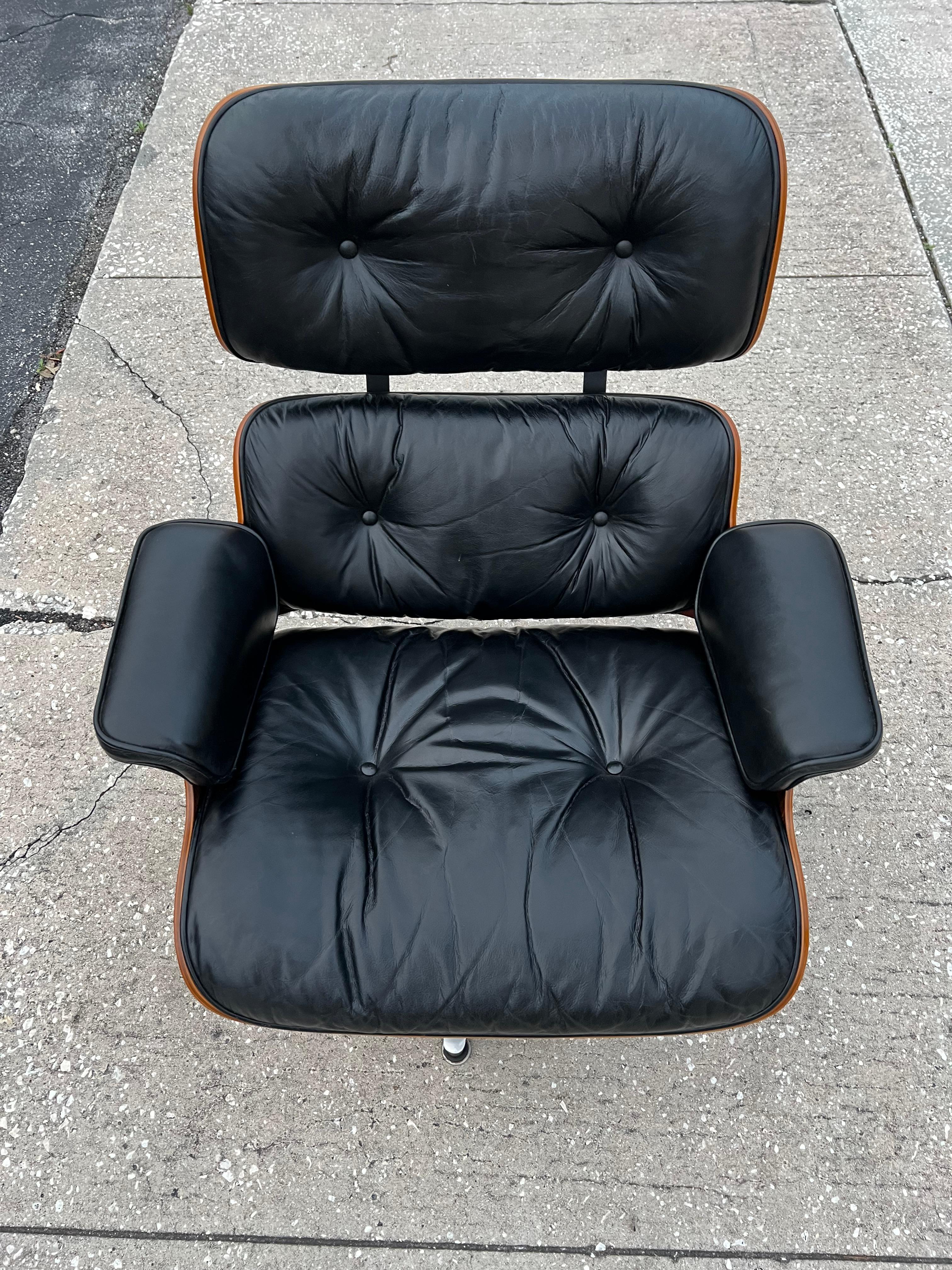 Classic Charles Eames Herman Miller Lounge Chair Black Leather In Good Condition In St.Petersburg, FL
