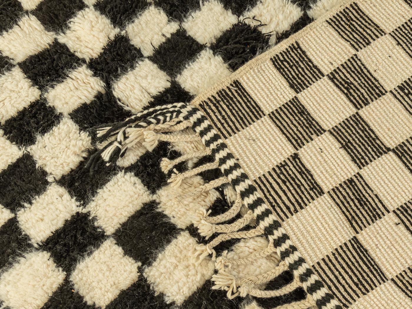 Klassisches zeitgenössisches Schachbrett aus marokkanischem Berberteppich Beni Ourain (Wolle) im Angebot