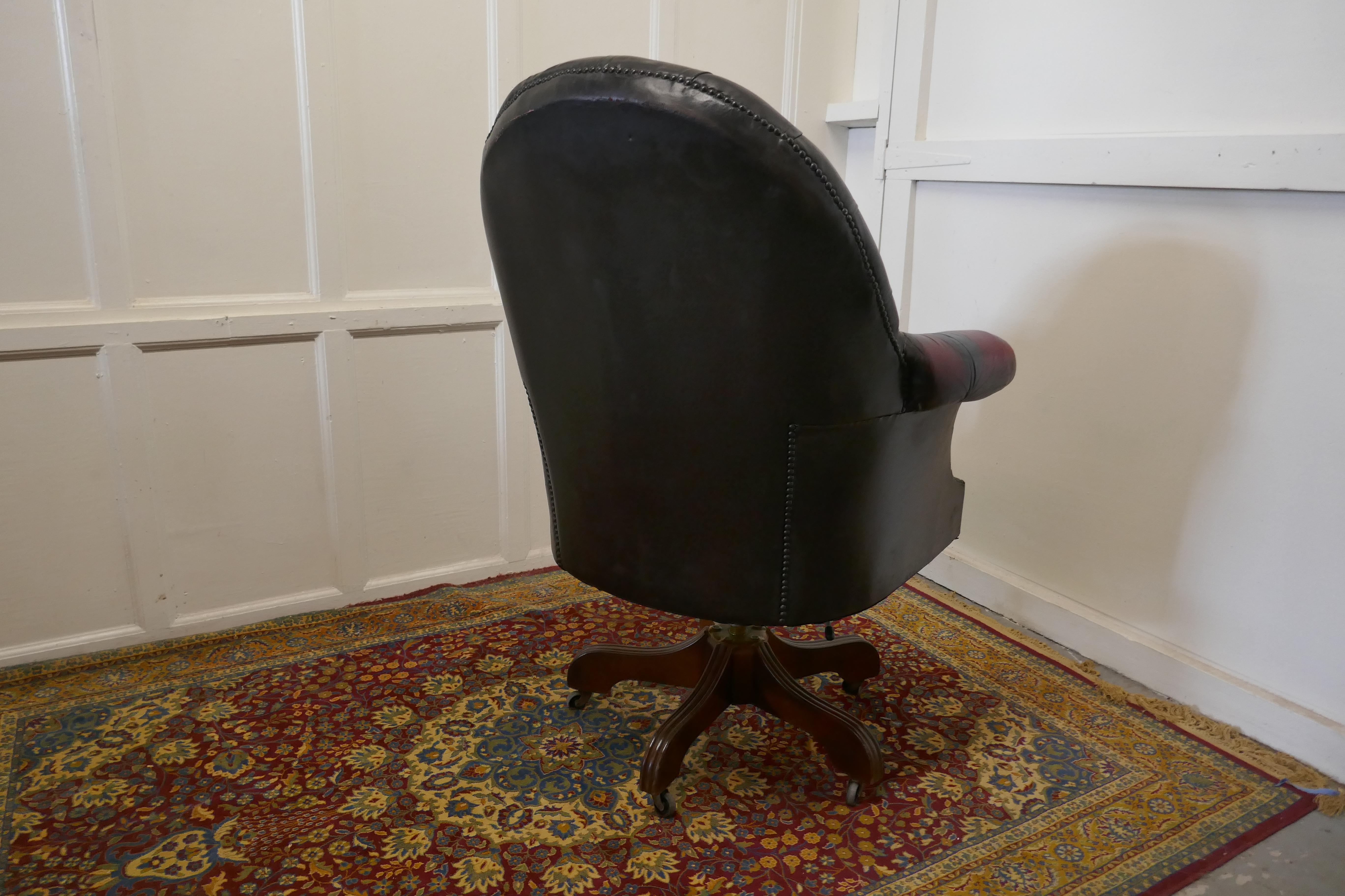 Classic Chesterfield Ox Blood Swivel Office Desk Chair. In Good Condition In Chillerton, Isle of Wight