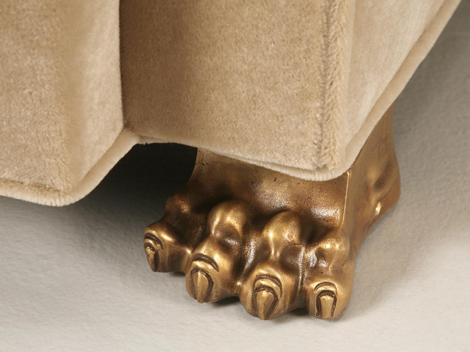 Sofa im Chesterfield-Stil mit getufteter Rückenlehne, Rosshaar, Bronze-Löwentatzenfüßen, in jeder Größe im Zustand „Neu“ im Angebot in Chicago, IL