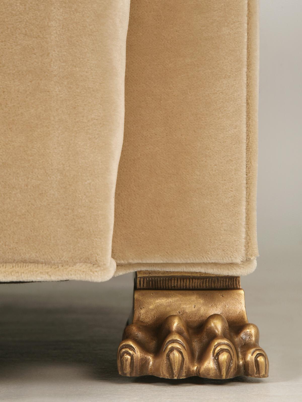 Sofa im Chesterfield-Stil mit getufteter Rückenlehne, Rosshaar, Bronze-Löwentatzenfüßen, in jeder Größe (21. Jahrhundert und zeitgenössisch) im Angebot