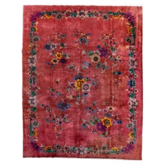 Alfombra clásica china Art Déco con fondo en tono rosa y un enrejado floral