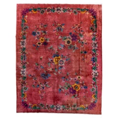 Classic Chinese Art Deco Rug with Rose Tone Ground and a Floral Trellis (Tapis chinois classique de style Art déco à fond rose et treillis floral) 