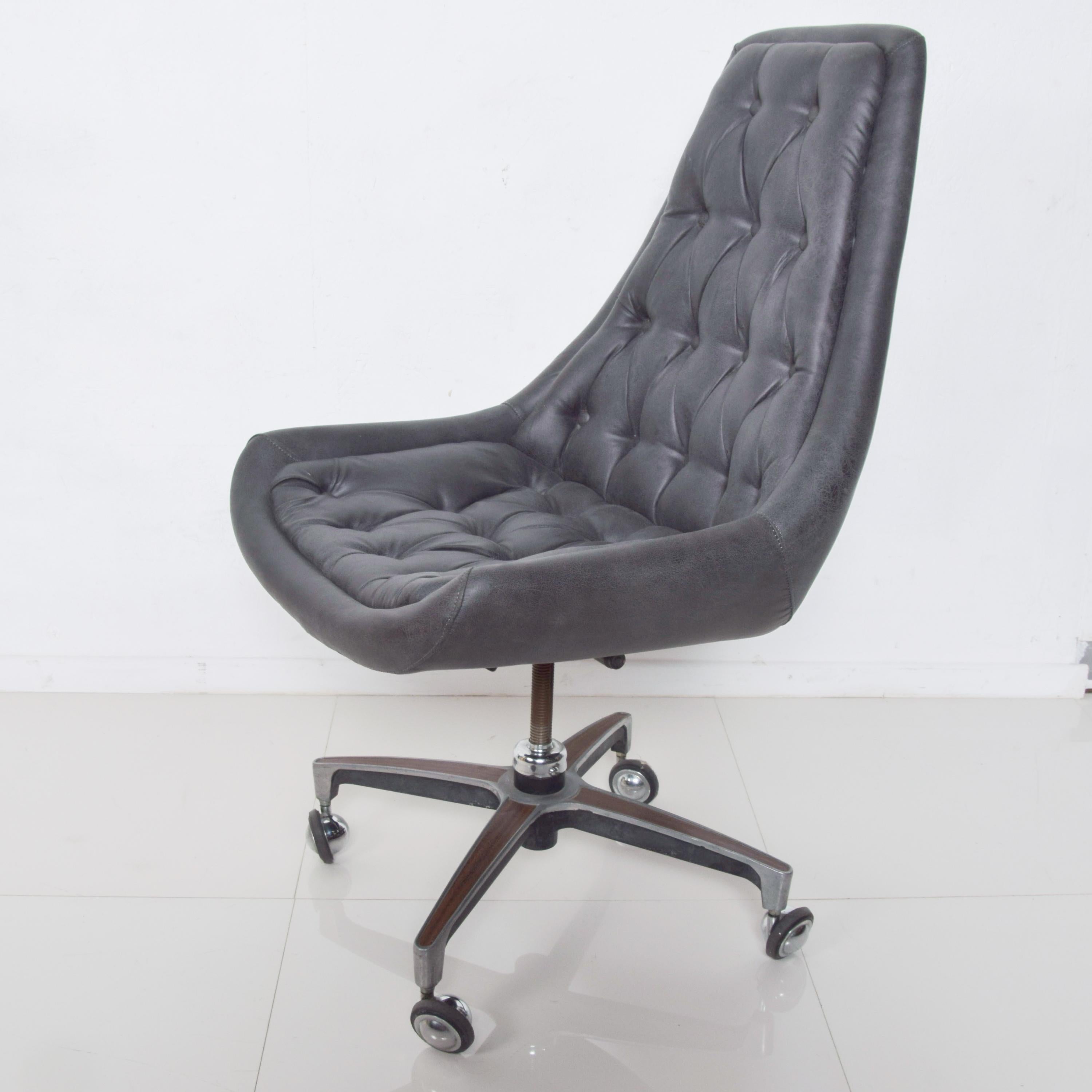 Mid-Century Modern Classic Chromcraft navy blue faux leather swivel office desk chair on casters
New Upholstery. Original preowned vintage condition. 
Features adjustable height. Space age design.
Similar to Sculpta space age swivel star trek chair