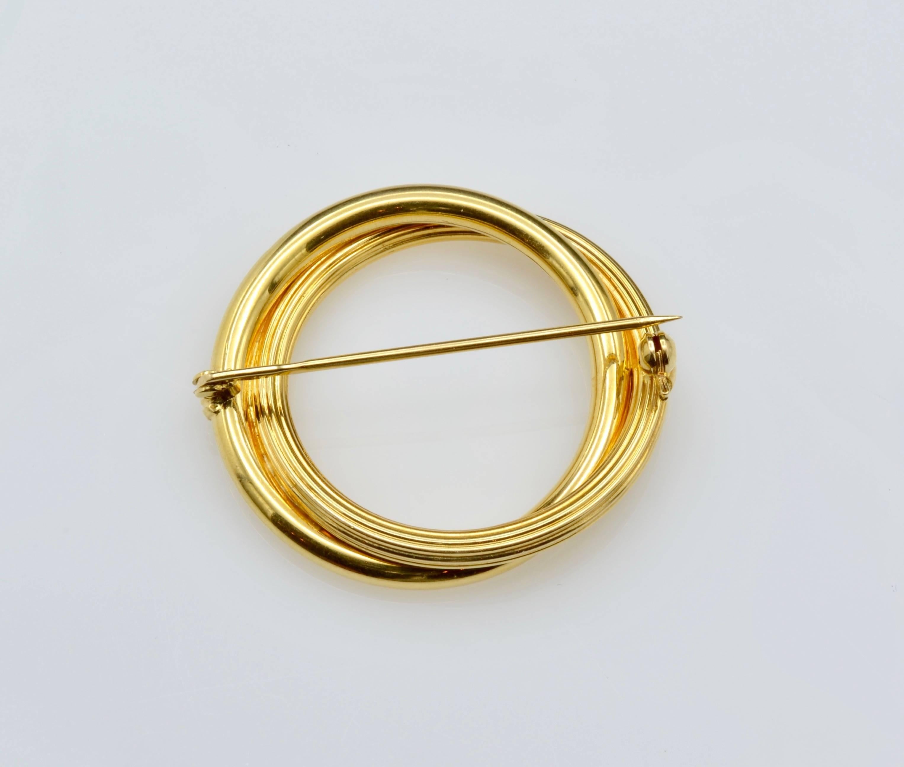 Classic Circle Round 18 Karat Gold Pin In Excellent Condition For Sale In Berkeley, CA