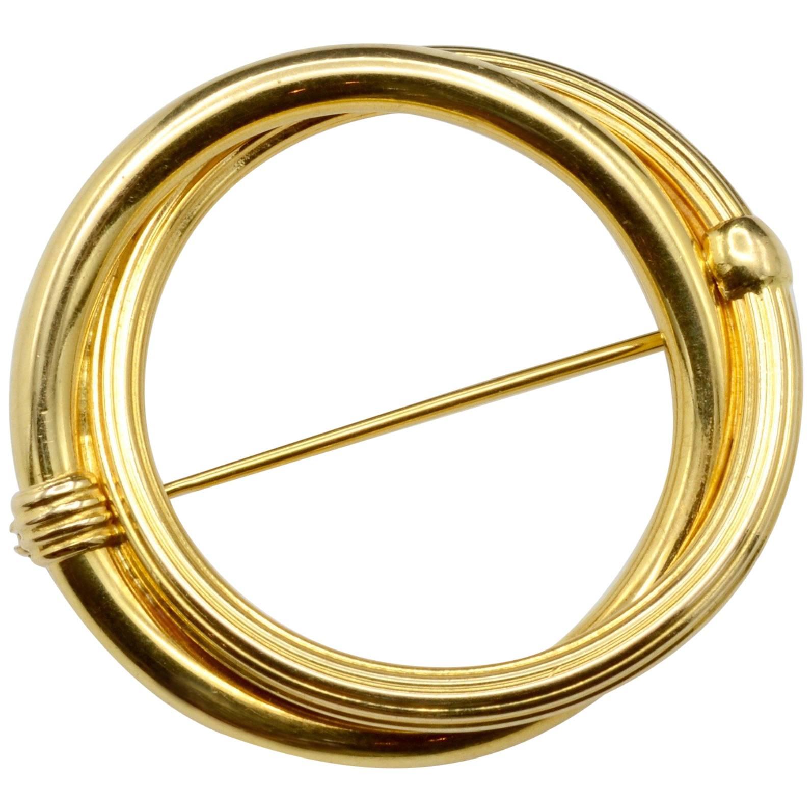 Classic Circle Round 18 Karat Gold Pin For Sale