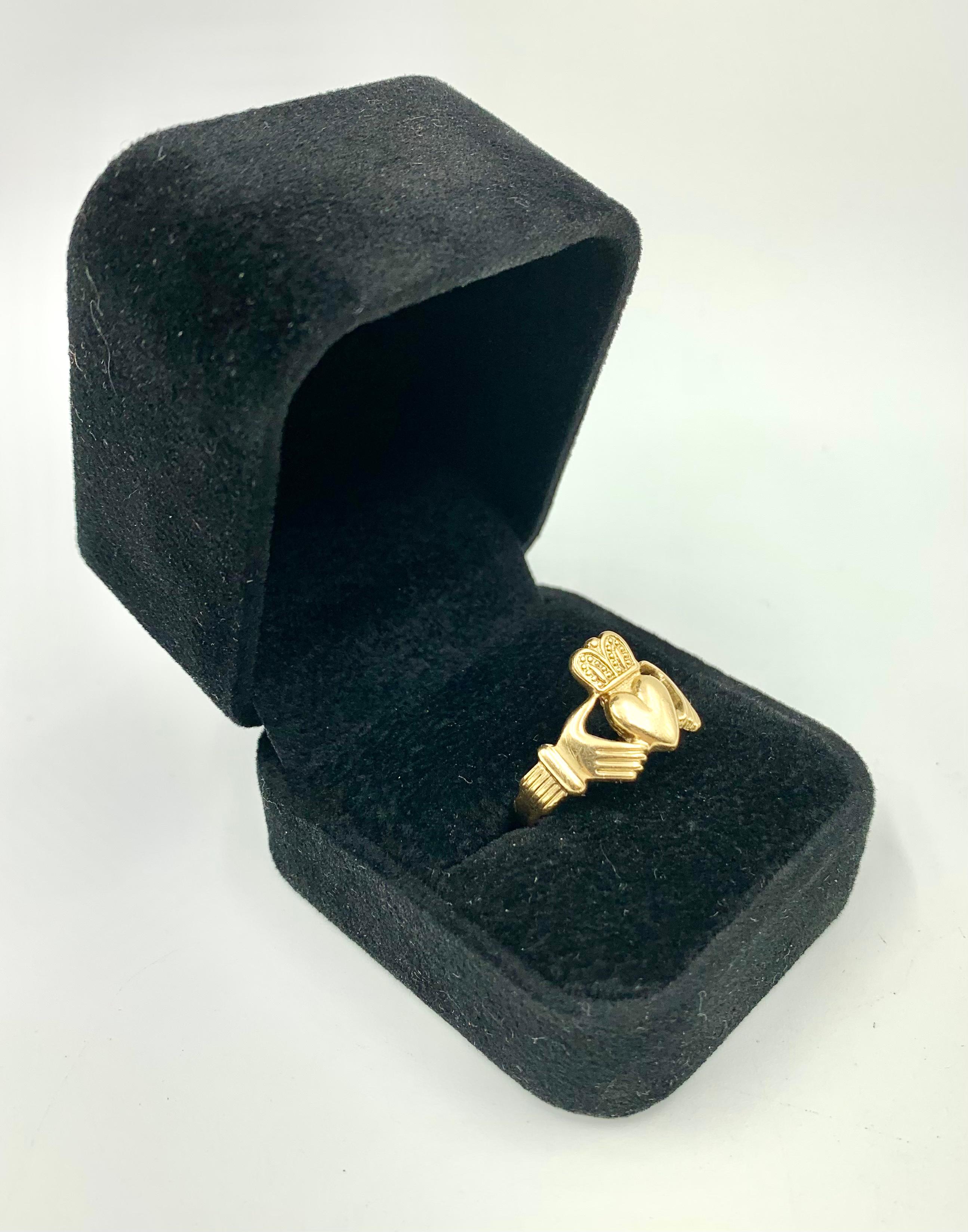 hand heart crown ring