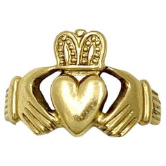Classic Claddagh Crowned Heart in Hands, Fede 14k Yellow Gold Ring, 20th Century
