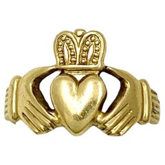 Vintage Classic Claddagh Crowned Heart in Hands, Fede 14k Yellow Gold Ring, 20th Century