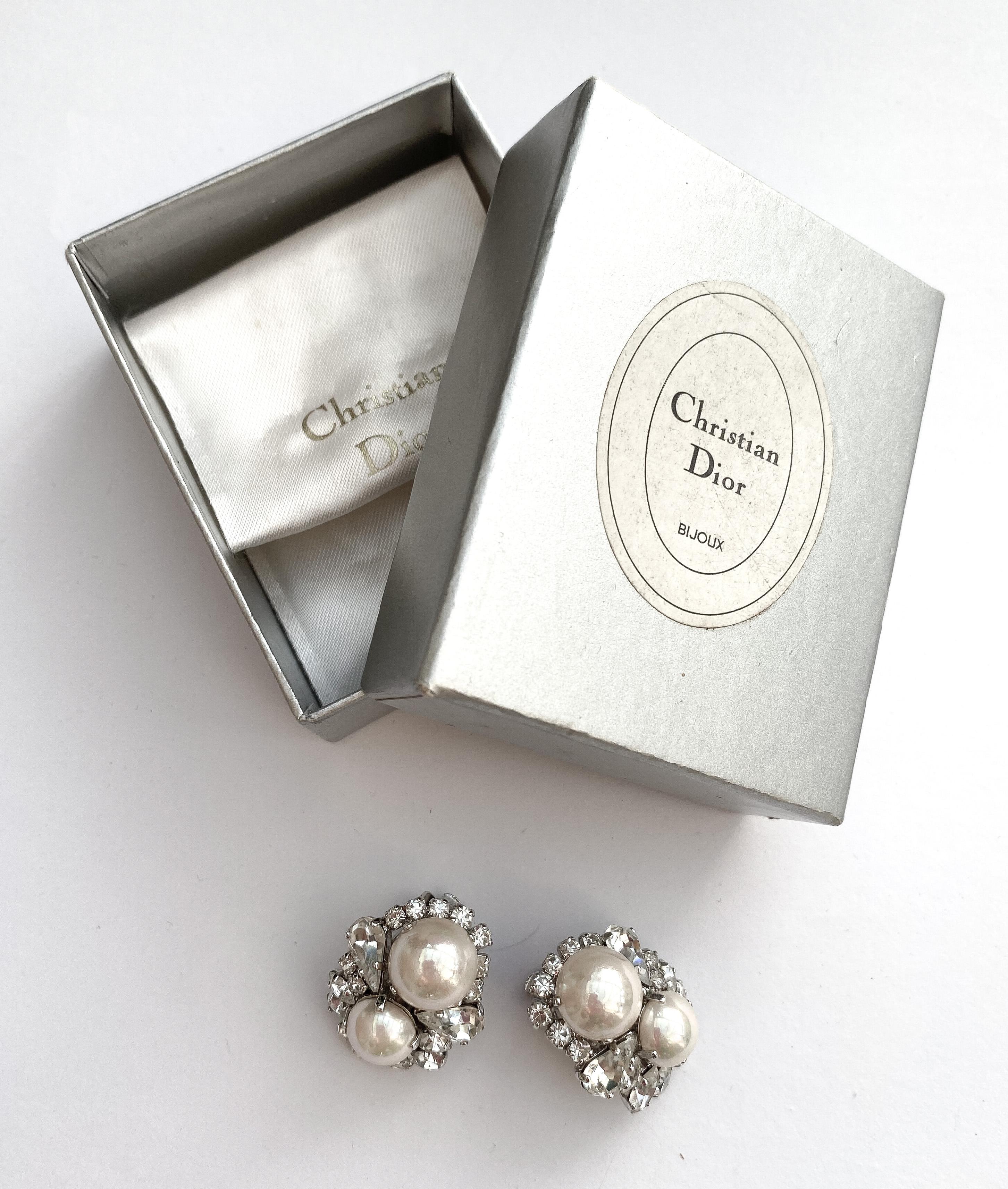 Classic clear paste and pearl cluster earrings, Christian Dior, 1970s, with box. For Sale 3
