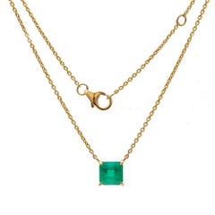 Classic Colombian Emerald 18K Yellow Gold Solitaire Necklace