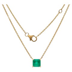 Classic Colombian Emerald 18K Yellow Gold Solitaire Necklace