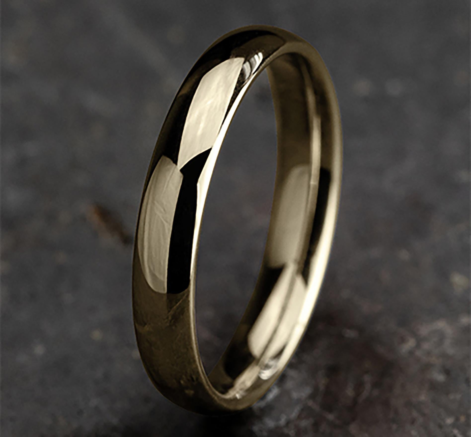Benchmark Classic Comfort Fit Wedding Band in 14K Yellow Gold, Width 4mm In New Condition For Sale In New York, NY