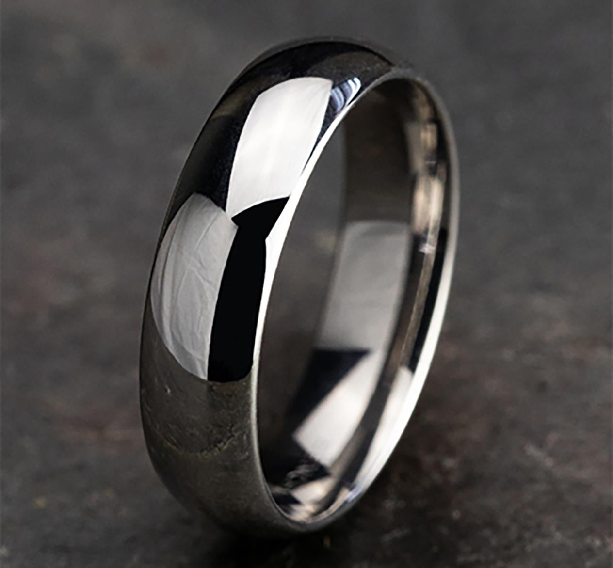 Benchmark Classic Comfort Fit Wedding Band in Platinum, Width 6mm In New Condition For Sale In New York, NY