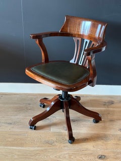Classic comfortable Office chair in mint condition
