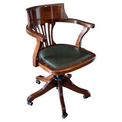 Classic comfortable Office chair in mint condition