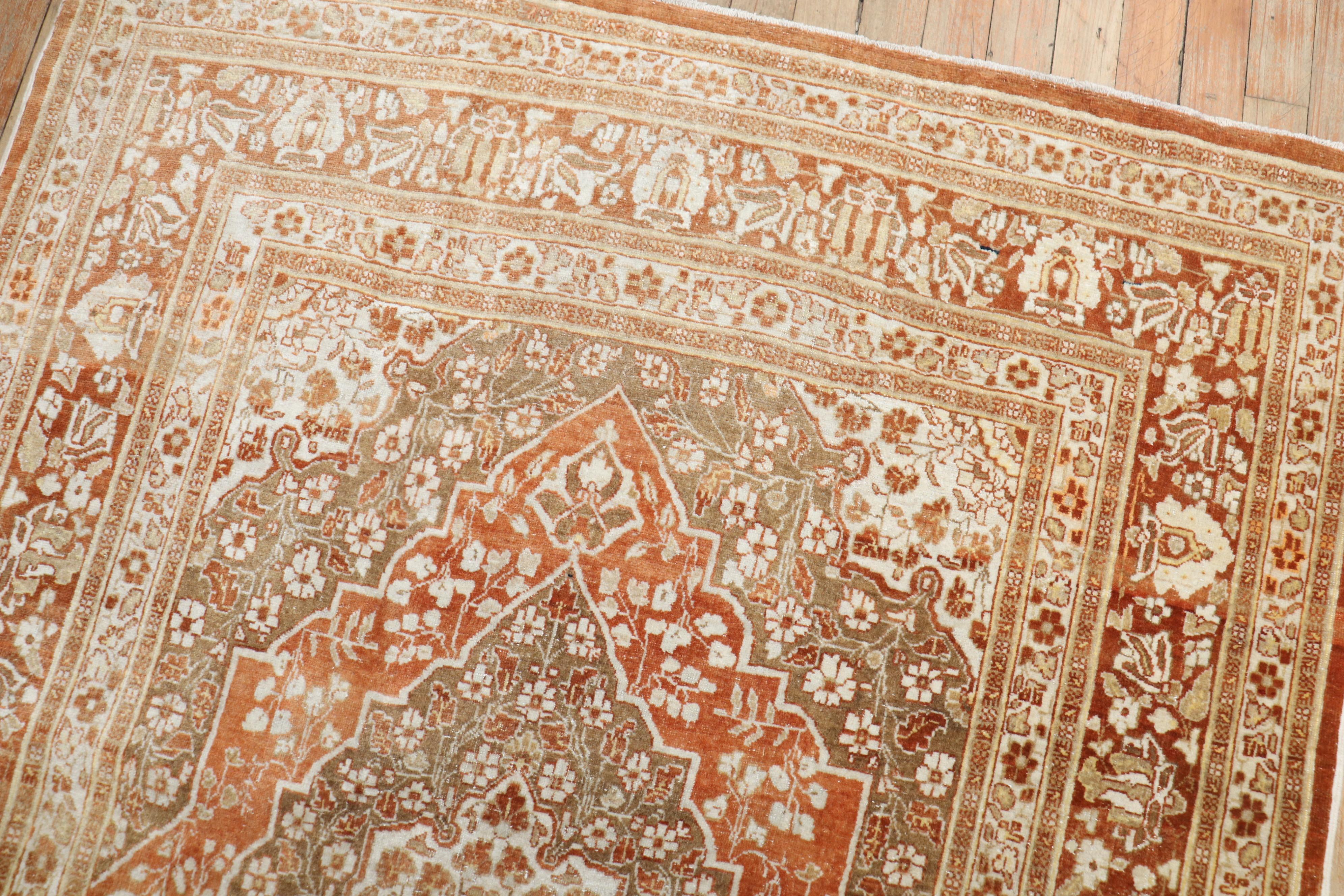 Tappeto classico The Connoisseur Antique Persian Tabriz in vendita 3