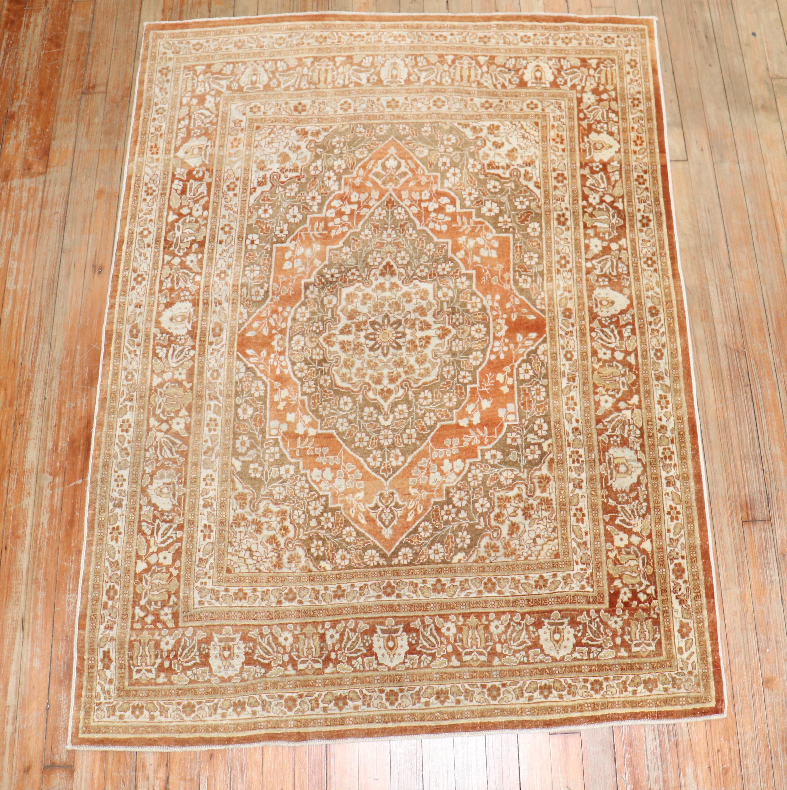 Romantique Tapis classique persan antique Tabriz Connoisseur en vente