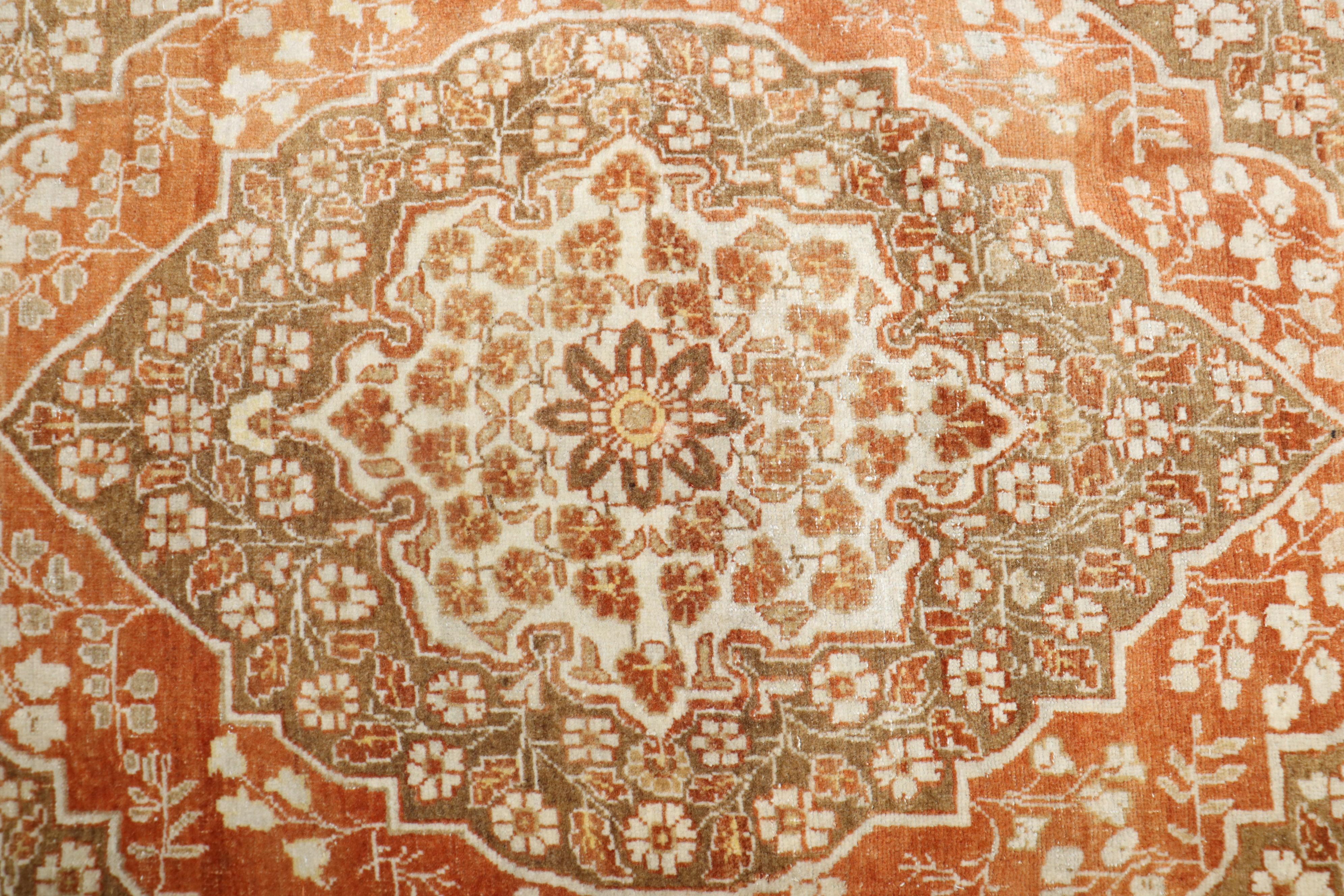 Tappeto classico The Connoisseur Antique Persian Tabriz in vendita 1