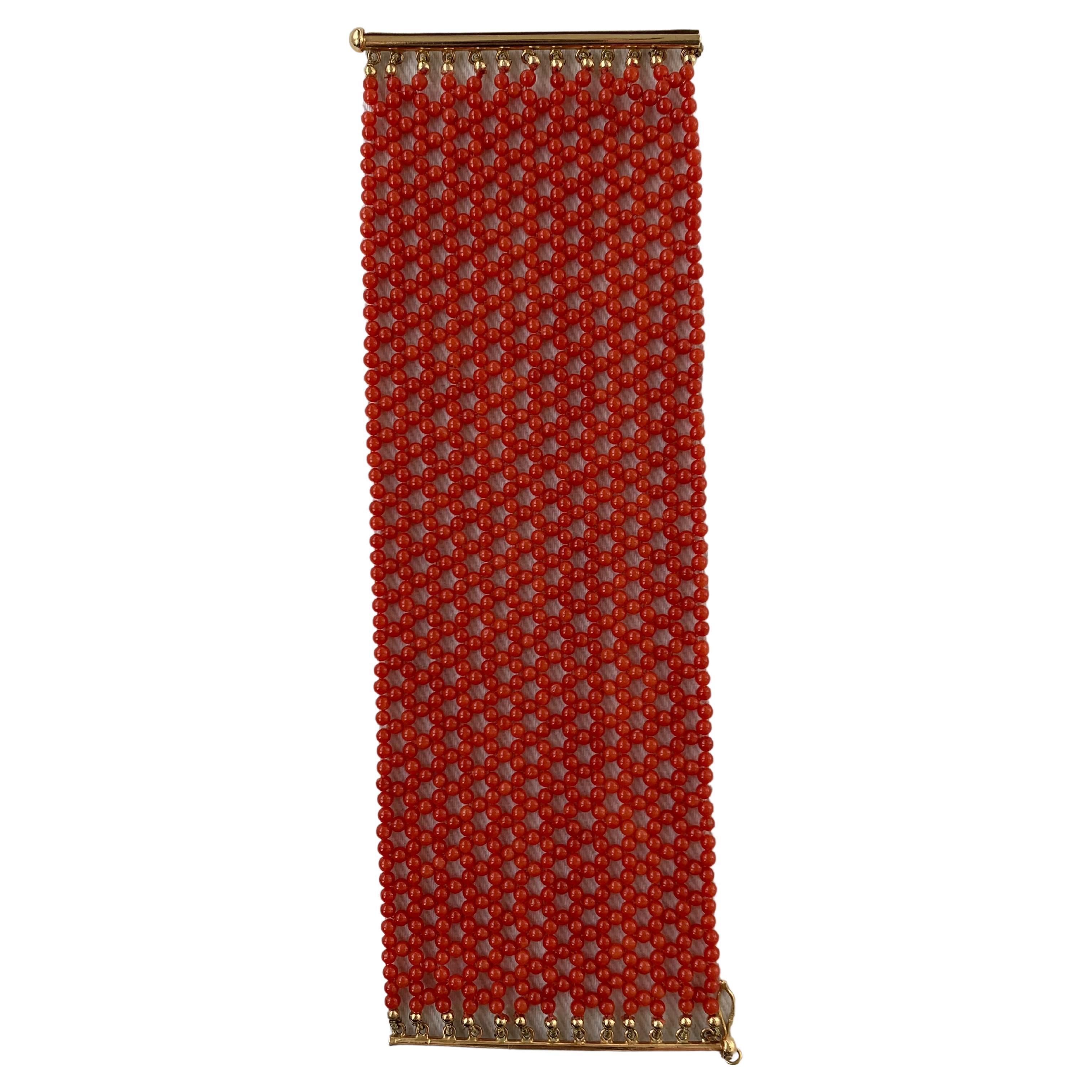 Contemporain Bracelet large en or jaune avec perles de corail Classic en vente