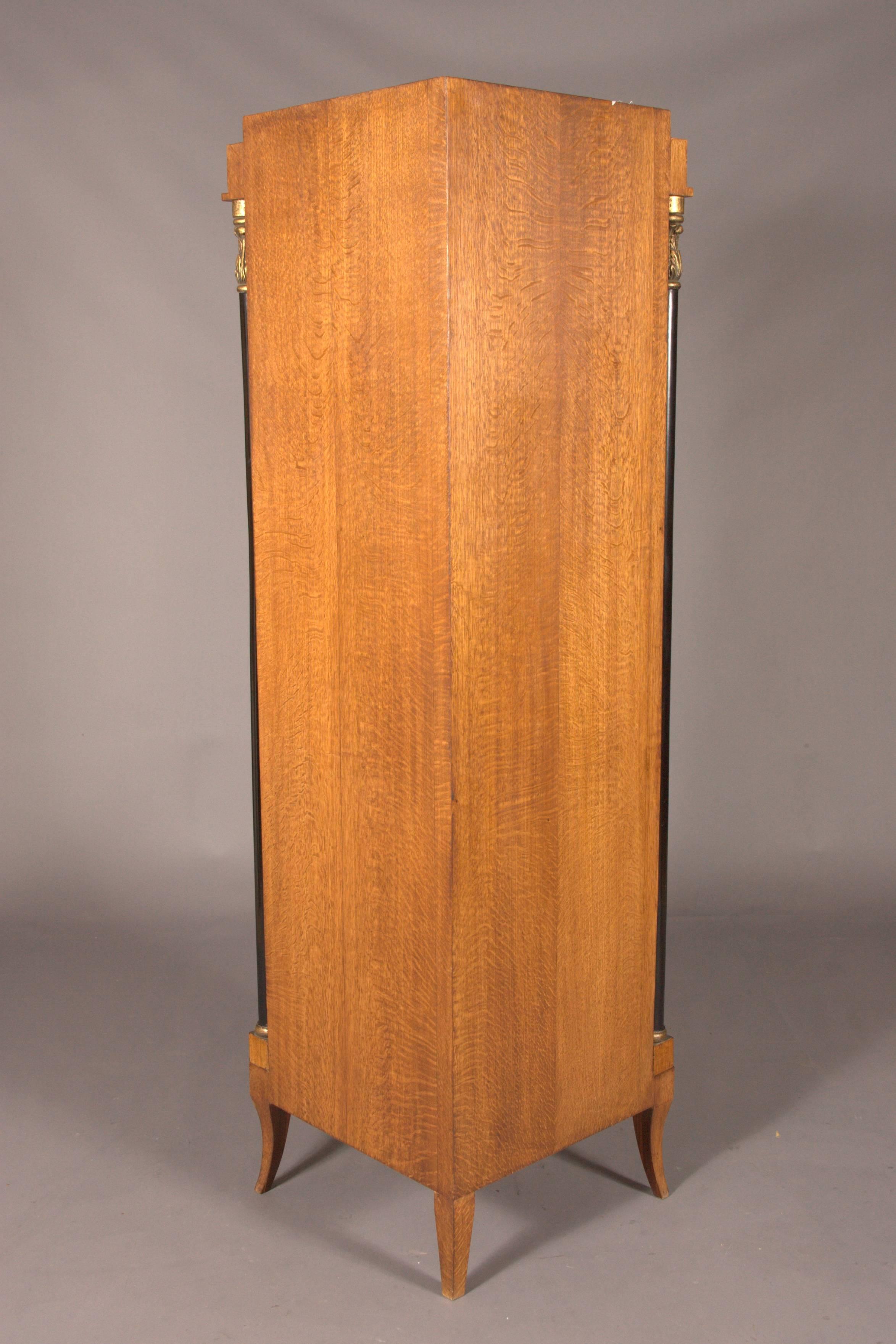 Classic Corner Display Case Vitrine in antique Biedermeier Style Mahogany veneer For Sale 1