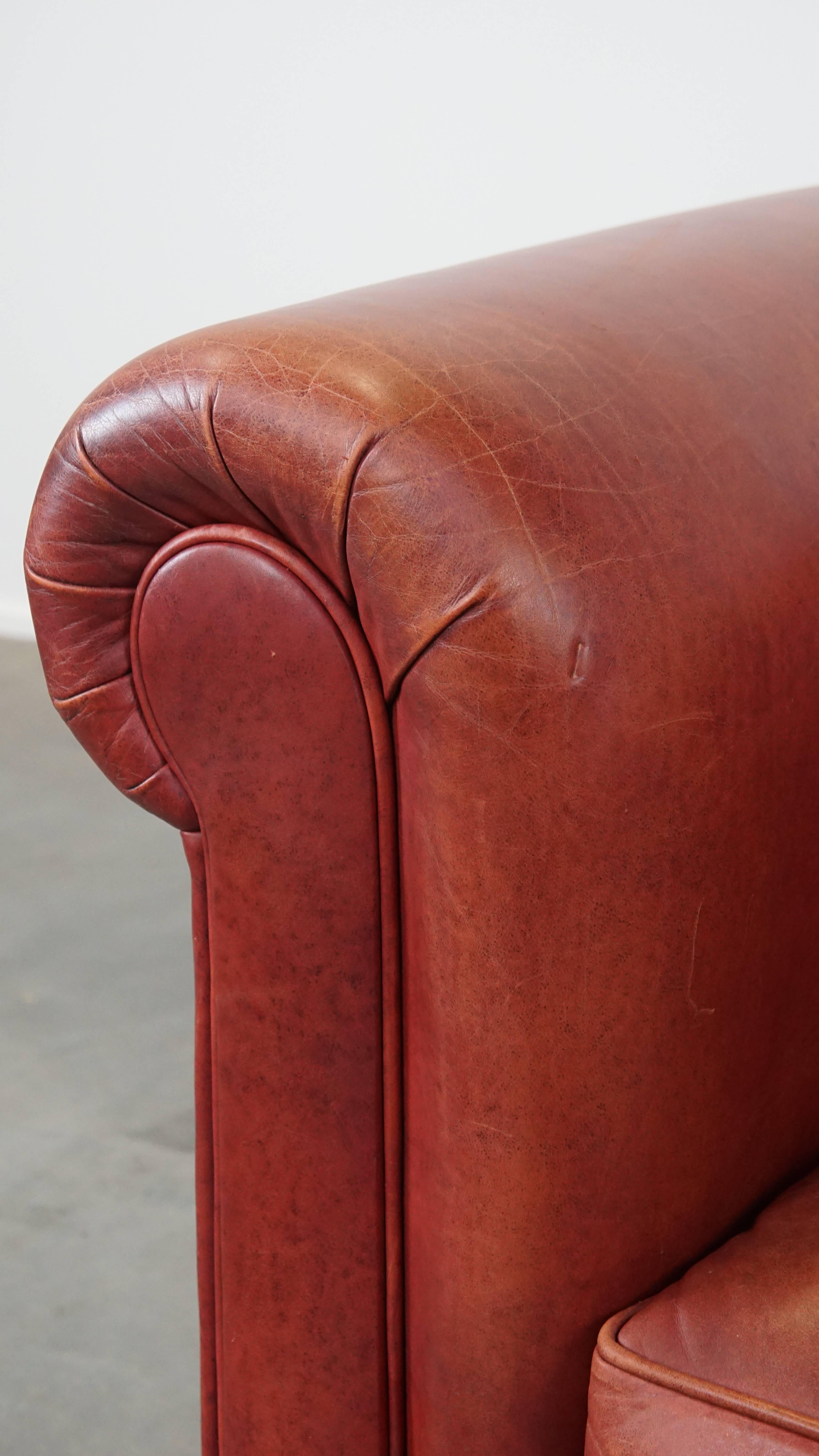 Classic Cowhide Leather English Chesterfield Club Chair in a Light Red Tone For Sale 6