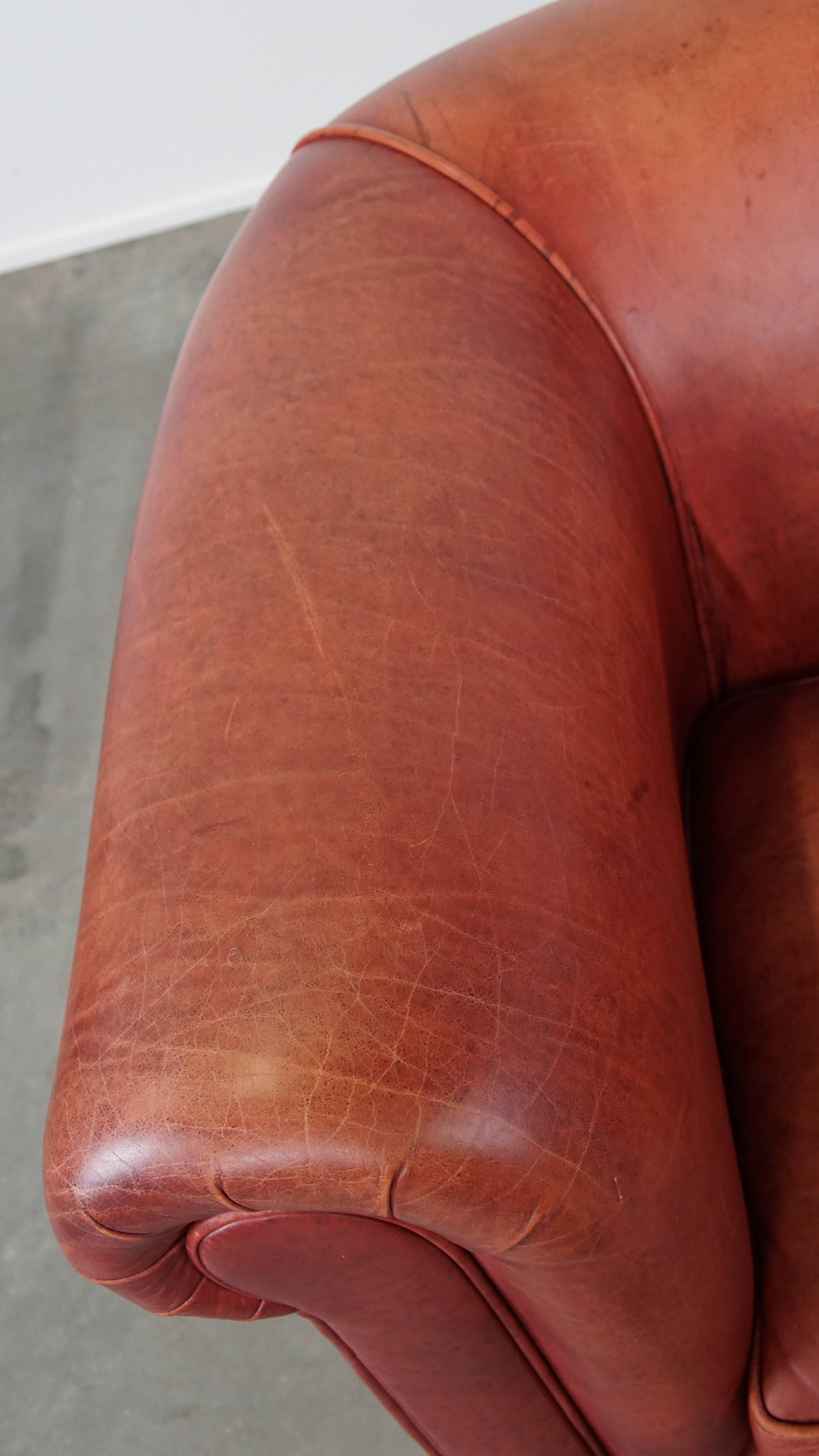 Classic Cowhide Leather English Chesterfield Club Chair in a Light Red Tone For Sale 2