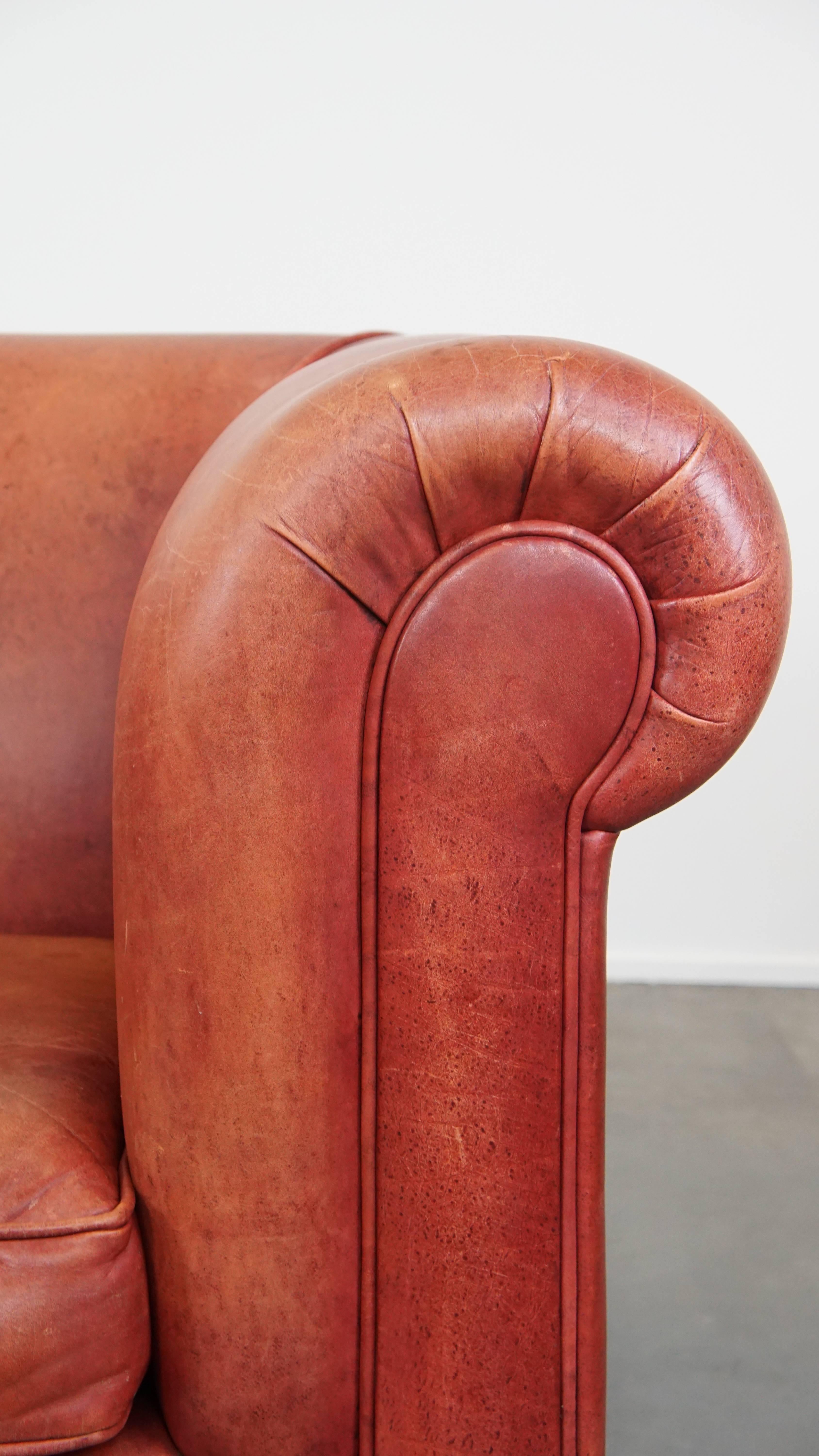 Classic Cowhide Leather English Chesterfield Club Chair in a Light Red Tone For Sale 4