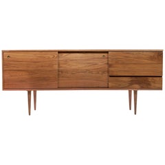 Credenza clásica en nogal by Mel Smilow