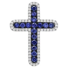 Pendentif croix classique en or 14k blanc saphir bleu diamant pour elle