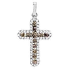 Pendentif classique en forme de croix en or blanc 14 carats et diamants cognac pour elle