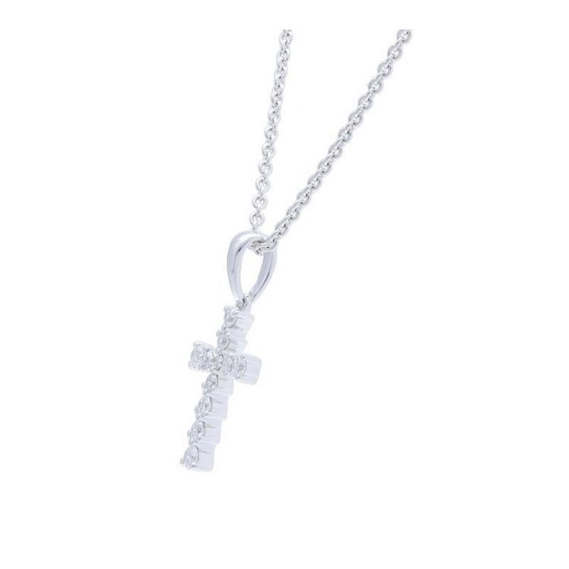 Moderne Pendentif croix classique en or blanc 14K serti de diamants de 0,15 carat en vente