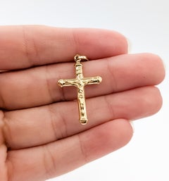 Classic Crucifix Pendant in 18k Yellow Gold