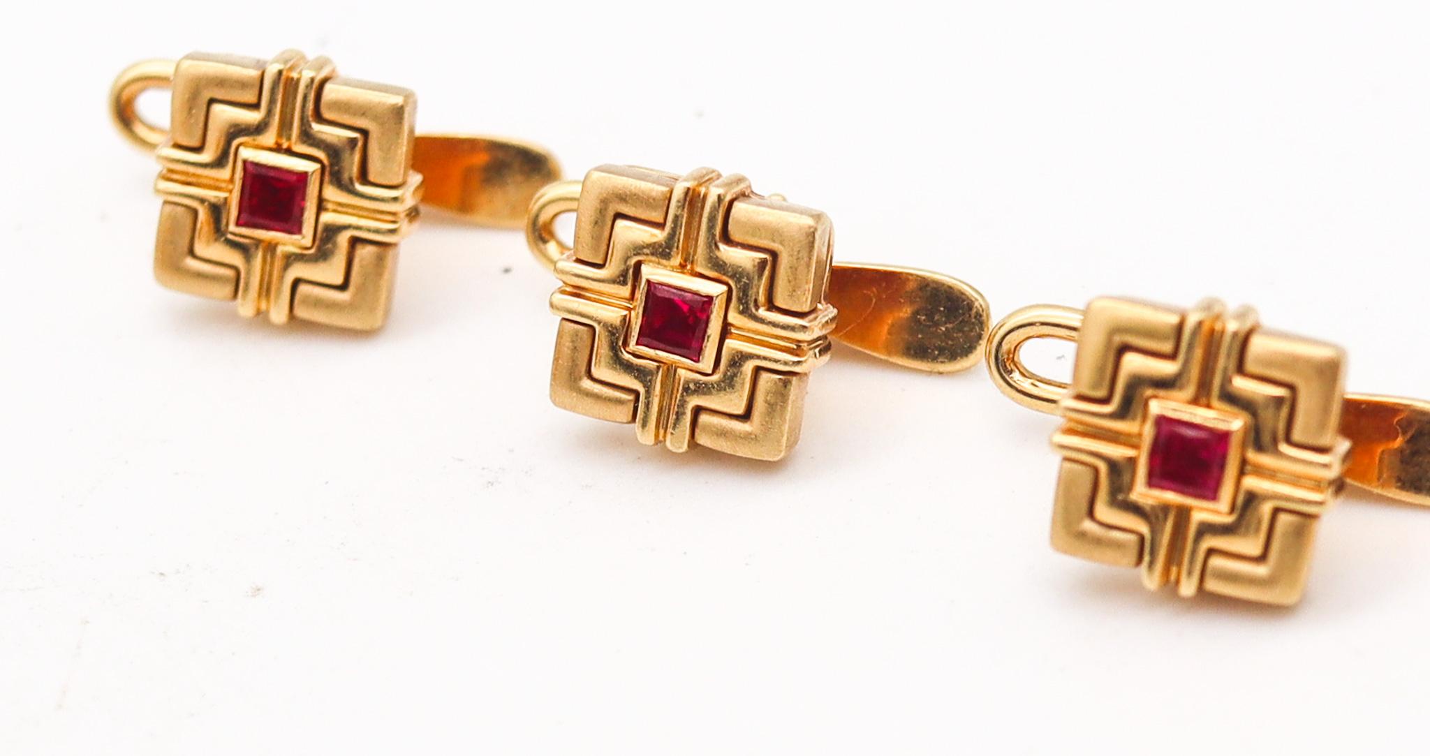 Moderniste Classic Cufflinks and Shirt Studs Set 18Kt Yellow Gold With 1.80 Ctw In Rubies en vente