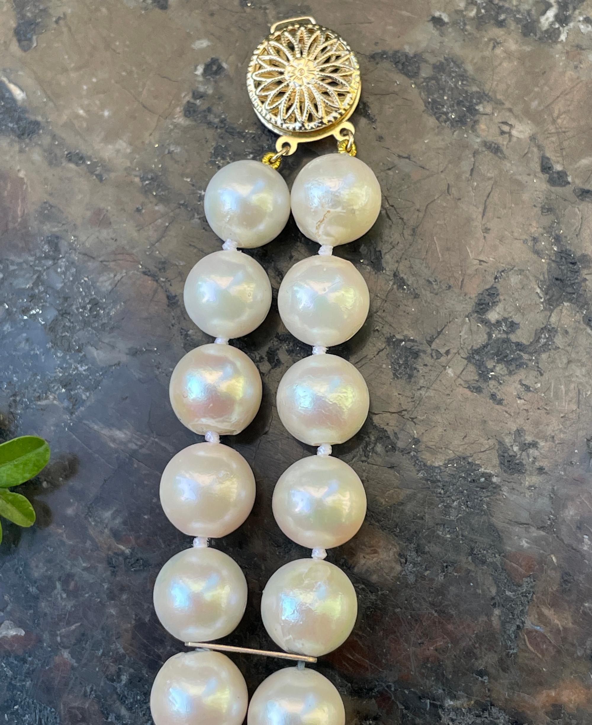 Bracelet vintage classique en perles de culture japonaises blanches à double brin 14 carats YG en vente 9