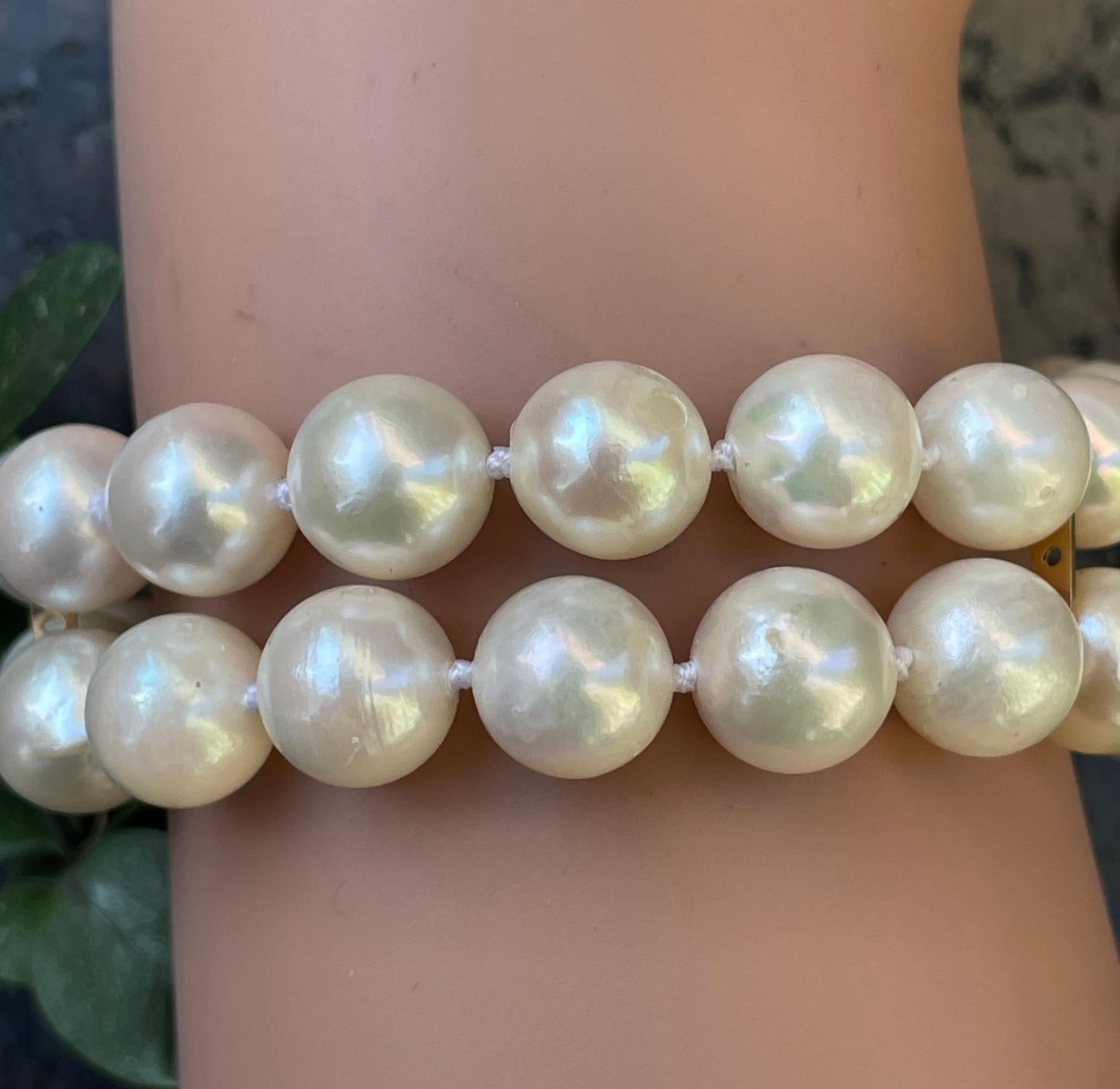 Bracelet vintage classique en perles de culture japonaises blanches à double brin 14 carats YG en vente 10