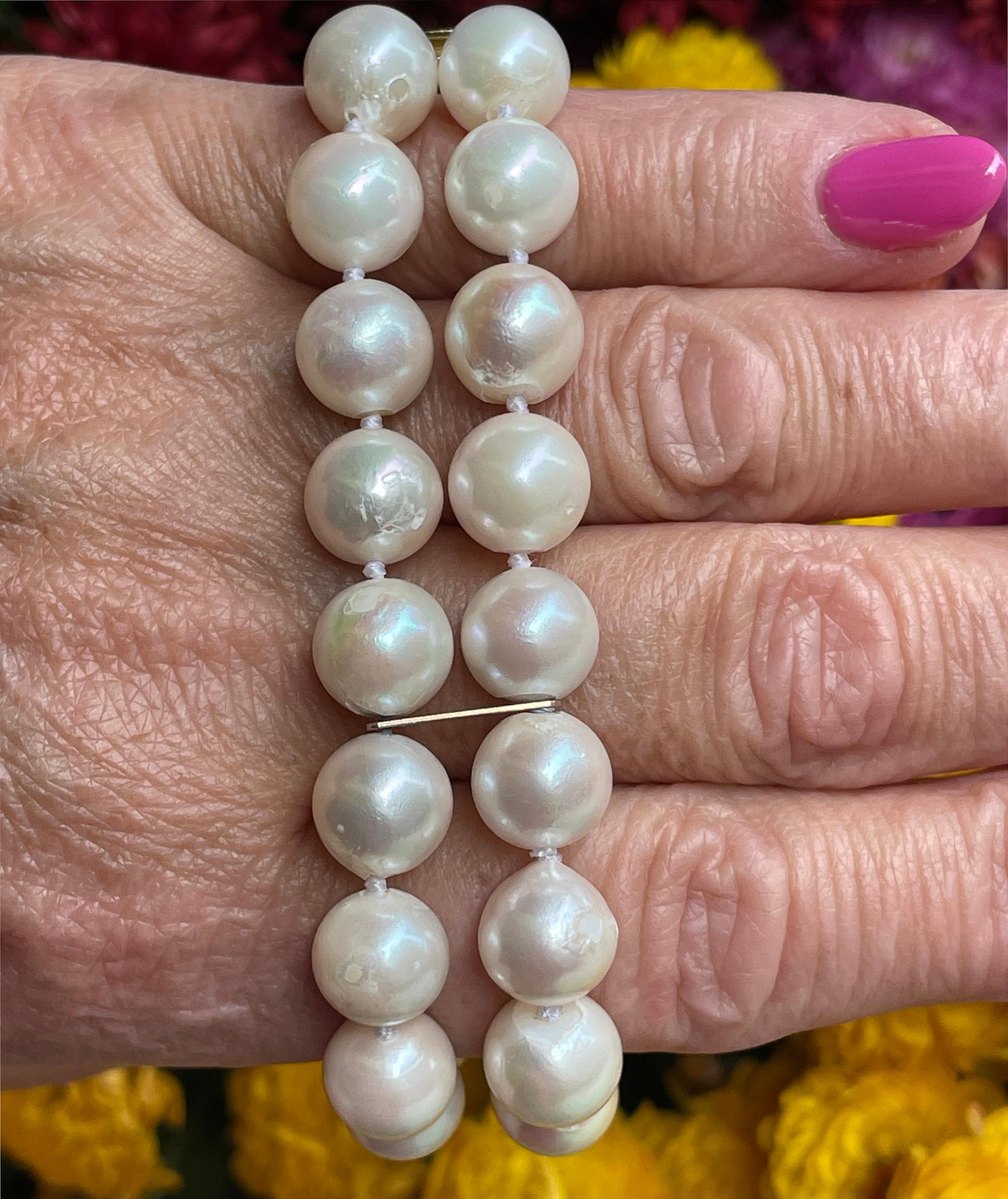 Classic Cultured Japanese Pearl White Double Strand Vintage Bracelet 14k YG In Good Condition For Sale In New York, NY