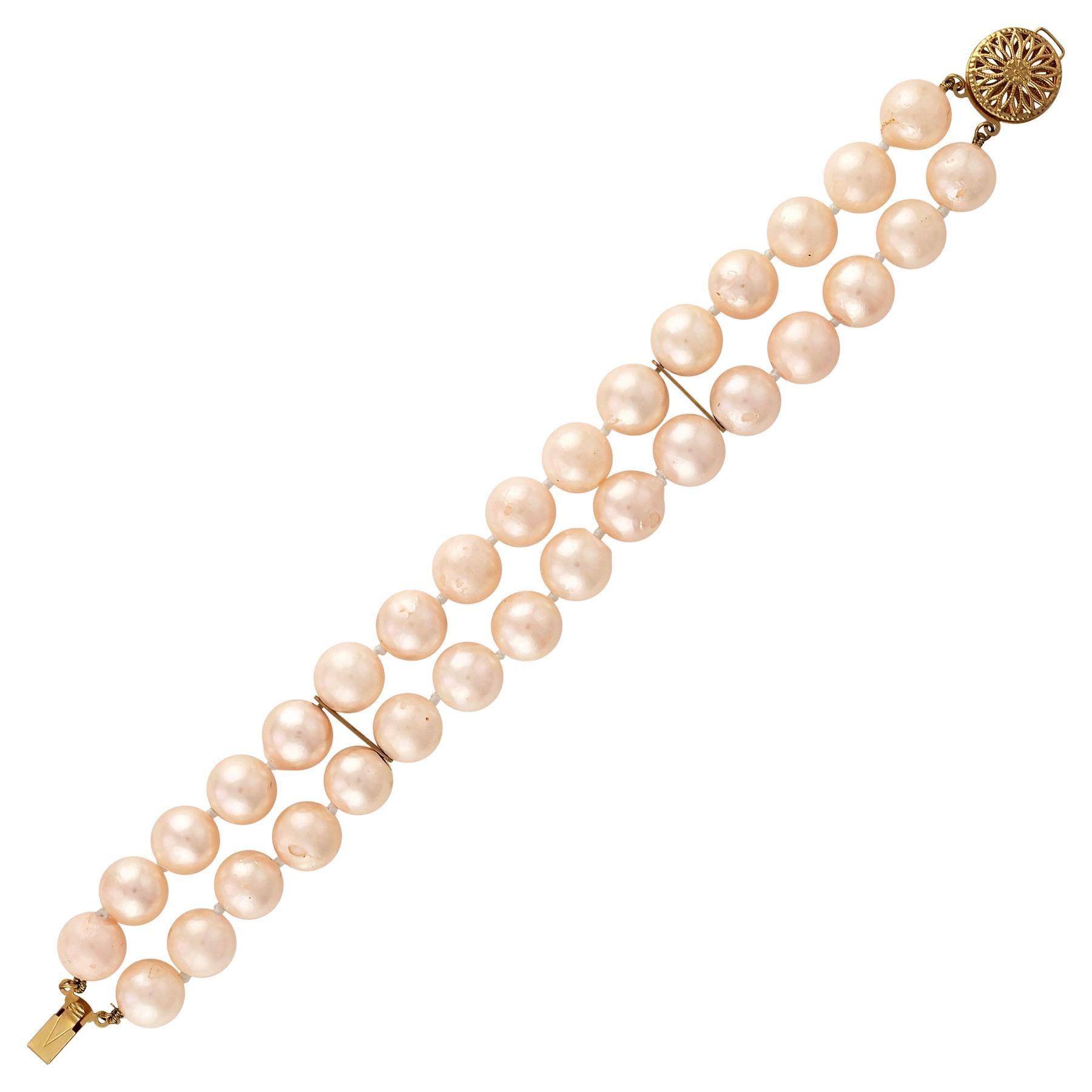 Bracelet vintage classique en perles de culture japonaises blanches à double brin 14 carats YG en vente